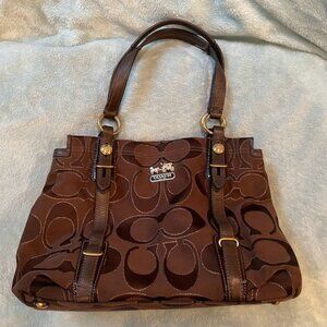 Coach Mia Signature Outline C Carryall
